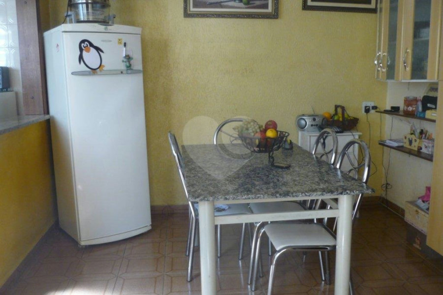 Sobrado à venda com 4 quartos, sendo 2 suítes, em Vila Paulicéia, São Paulo, SP
