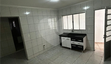 Sobrado à venda com 4 quartos, sendo 2 suítes,  em Parque Sonia, São Paulo, SP
