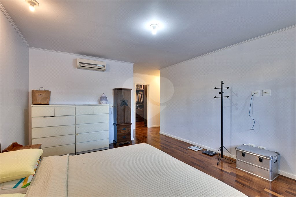 Casa à venda com 4 suítes em Jardim Cordeiro, São Paulo, SP