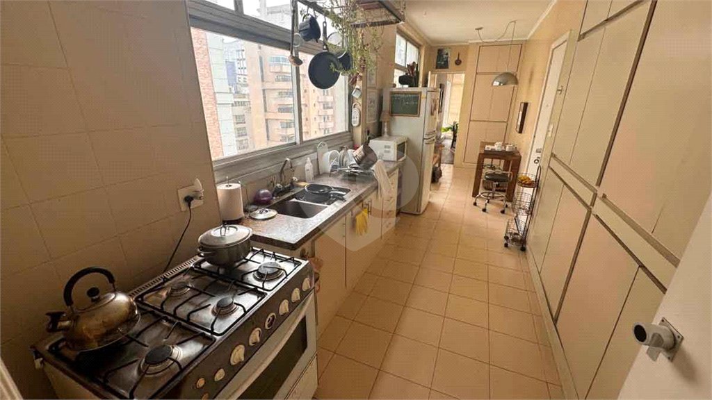 Apartamento à venda com 3 quartos, sendo 1 suíte, em Cerqueira César, São Paulo, SP