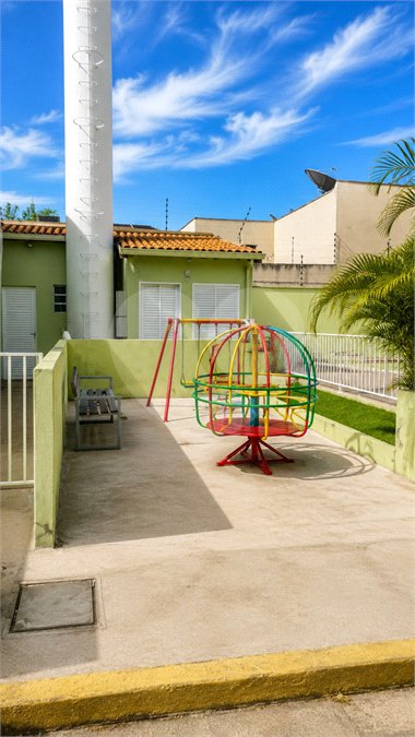 Casa à venda com 3 quartos, sendo 1 suíte,  no condomínio Maison Vert, Várzea Grande - MT
