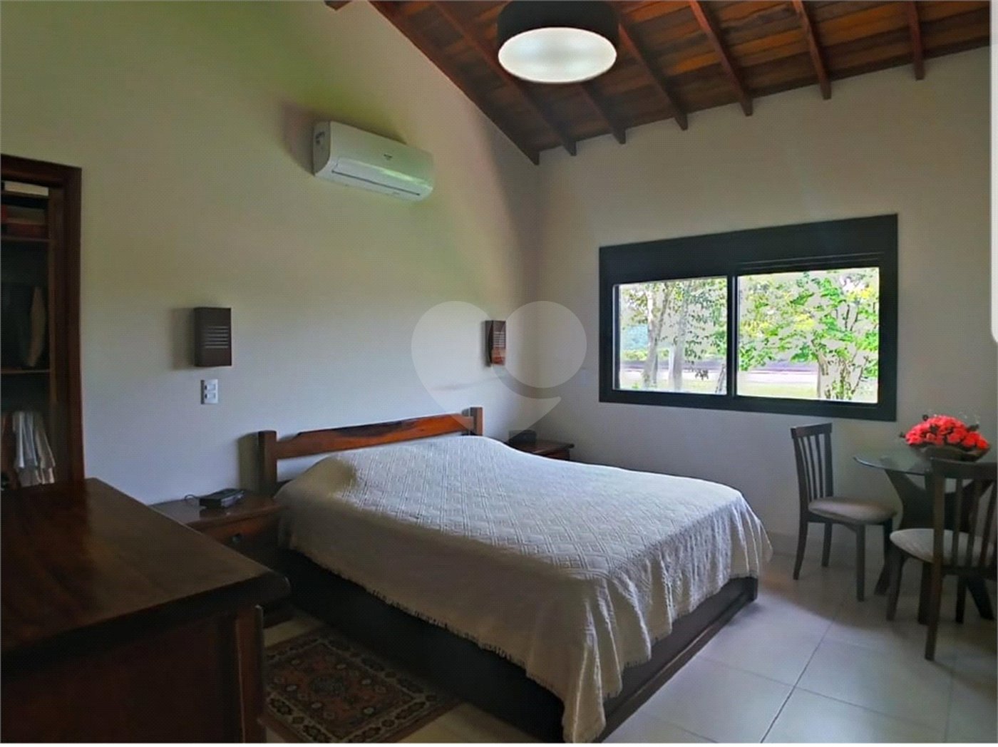 Casa à venda com 3 quartos, sendo 1 suíte, no condomínio Estância Marambaia, Vinhedo - SP
