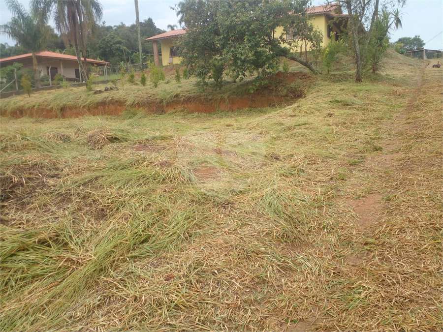 Chácara à venda com 4 quartos, sendo 1 suíte,  em Loteamento Quinta da Mata, Ibiúna, SP