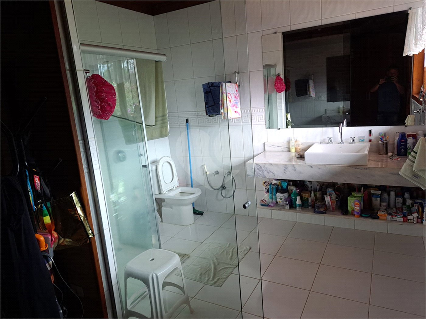 Casa à venda ou para alugar com 3 quartos, sendo 1 suíte,  no condomínio Parque Petrópolis 4 Secção, Mairiporã - SP
