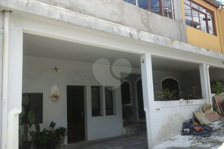 Casa de Vila à venda com 4 quartos, sendo 1 suíte, no condomínio Travessa Isadora,4, São Paulo - SP