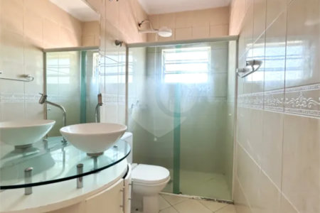 Sobrado à venda com 4 quartos, sendo 1 suíte, em Parque São Domingos, São Paulo, SP