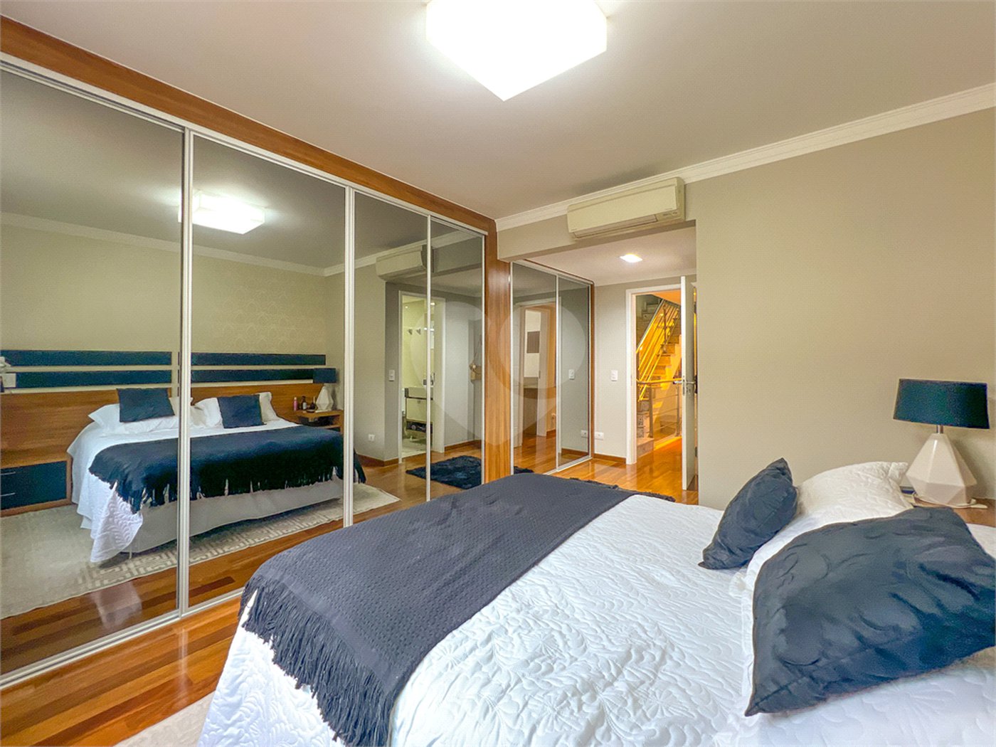Casa à venda com 4 quartos, sendo 2 suítes,  no condomínio Floradas da Serra, São Paulo - SP