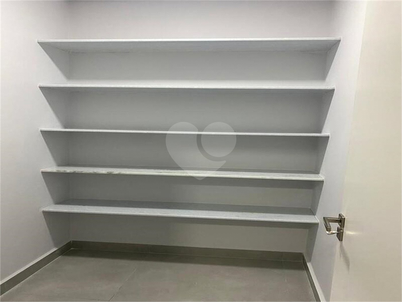 Casa à venda com 3 quartos, sendo 1 suíte,  no condomínio Residencial Mantova, Indaiatuba - SP