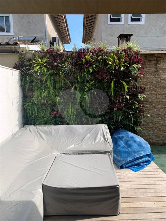 Casa à venda com 4 quartos, sendo 3 suítes, no condomínio Residencial Vila Esmeralda, São Sebastião - SP