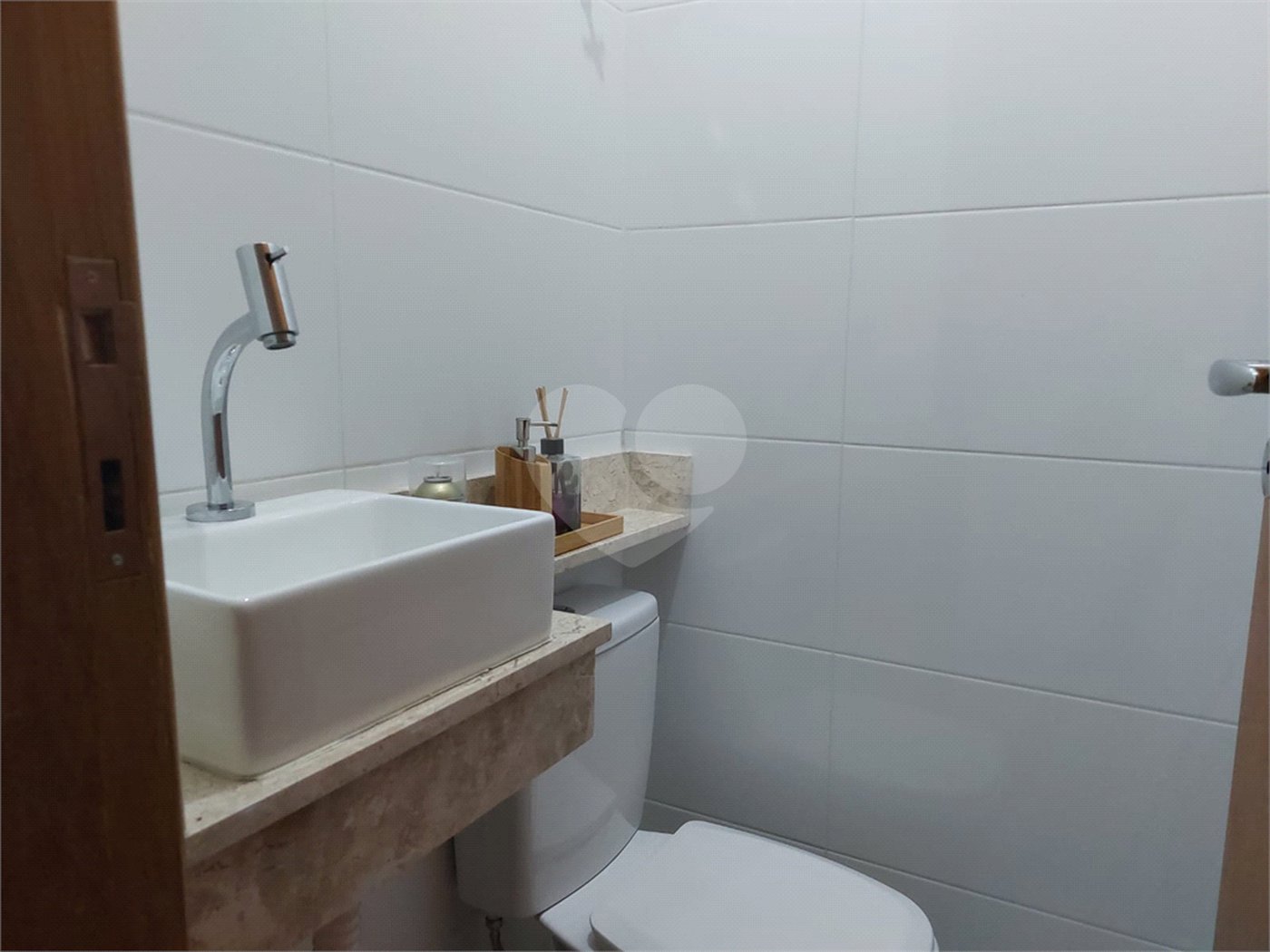Casa à venda com 3 quartos, sendo 1 suíte, no condomínio Professora Romilde Nogueira de Sá, São Paulo - SP