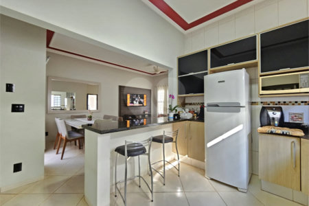 Casa à venda com 3 quartos, sendo 1 suíte,  em Jardim Jóquei Clube, Ribeirão Preto, SP