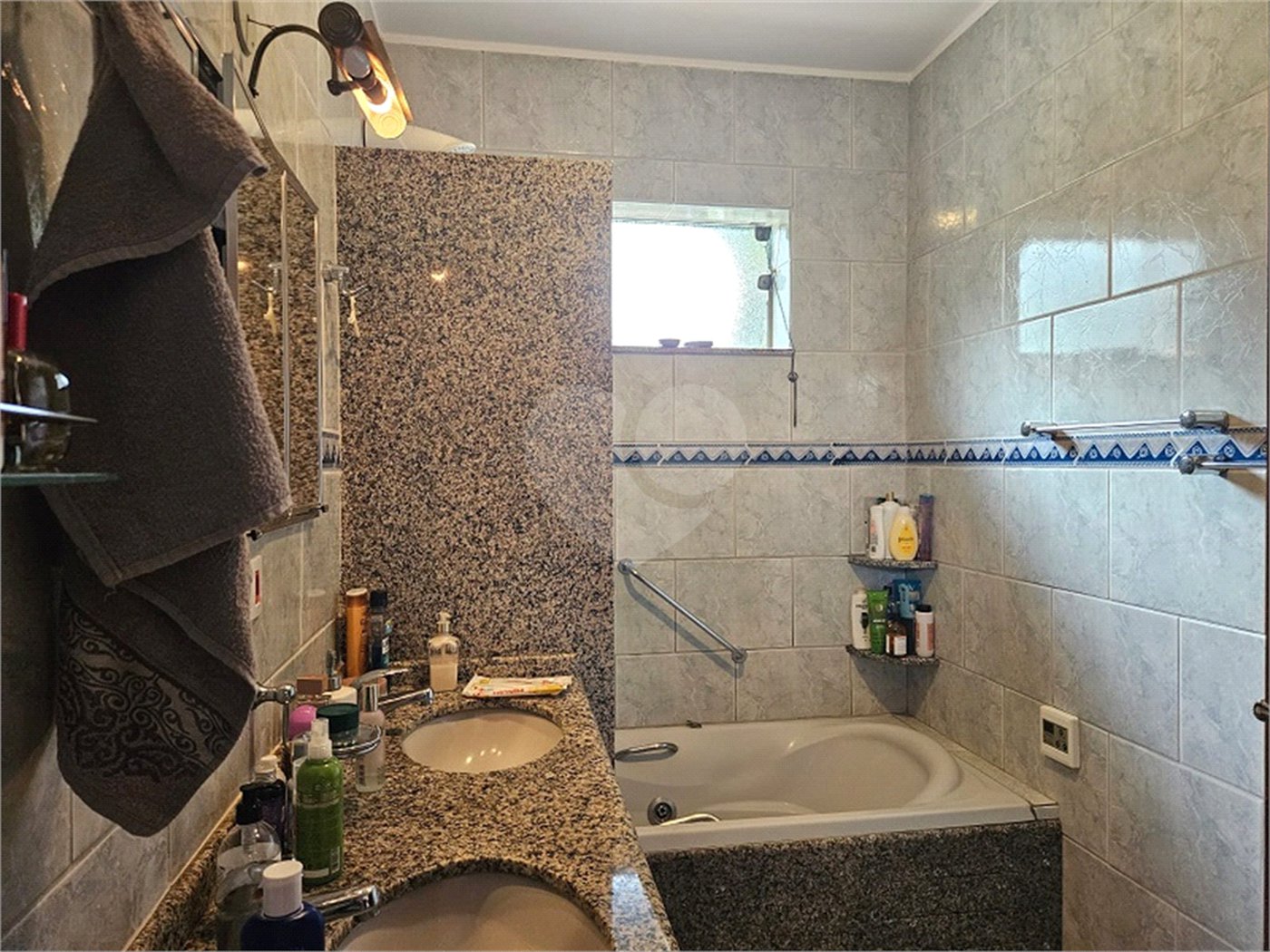 Casa à venda com 4 quartos, sendo 3 suítes, em Jardim Tapajós, Atibaia, SP
