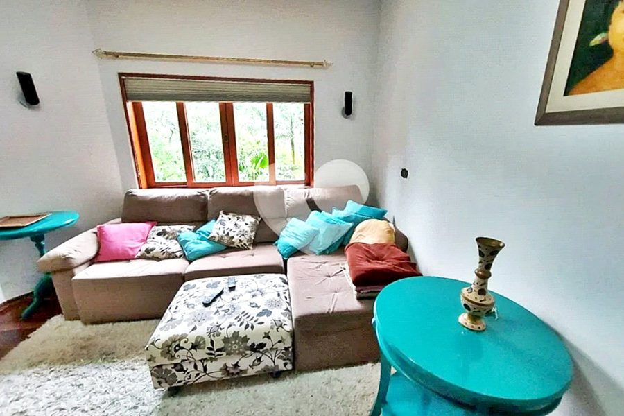 Casa à venda com 4 quartos, sendo 2 suítes, no condomínio Parque Imperial da Cantareira, Mairiporã - SP