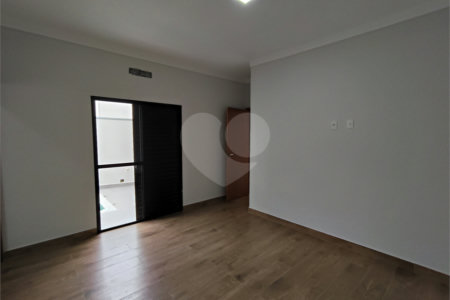 Casa à venda com 3 quartos, sendo 1 suíte, no condomínio Lago dos Ipês, Itapetininga - SP