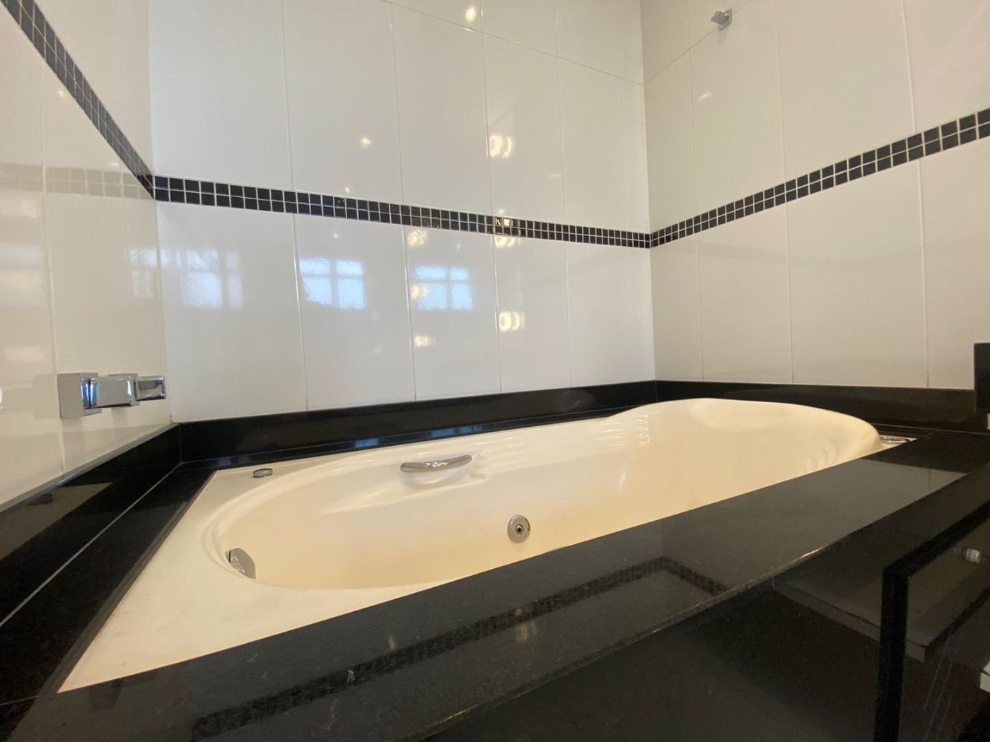 Apartamento com 3 dormitórios para alugar, 198 m² por R$ 16.000,02/mês - Gonzaga - Santos/SP