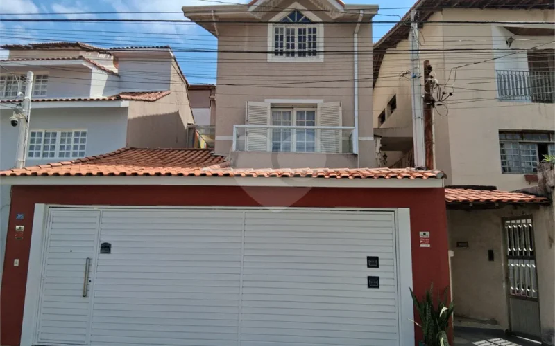 Casa à Venda na Vila Rosália | 4 Dorms, Área Gourmet e Rua Sem Saída