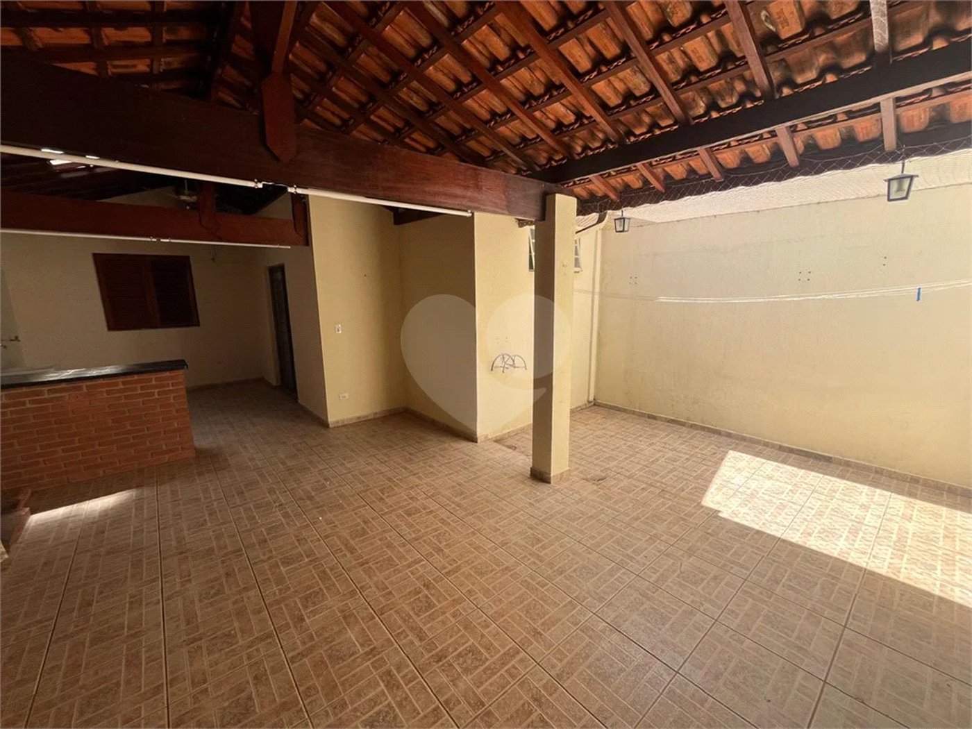 Casa Assobradada à Venda – Conforto, Excelente Acabamento e Localização Central