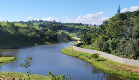 Terreno à venda no condomínio Portal Lamis, Bom Jesus dos Perdões - SP