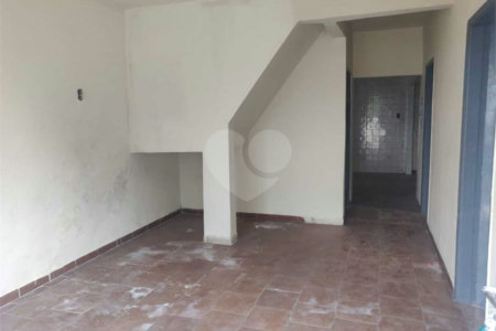 CASA COM DOIS ANDARES SEPARADOS A VENDA NO JARDIM LIMOEIRO, COM 139M²
