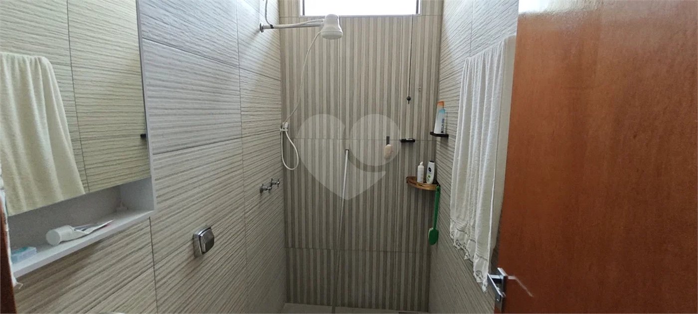 Casa Nova (Apenas 2 Anos) com Suíte: Conforto, Segurança e Localização Privilegiada!