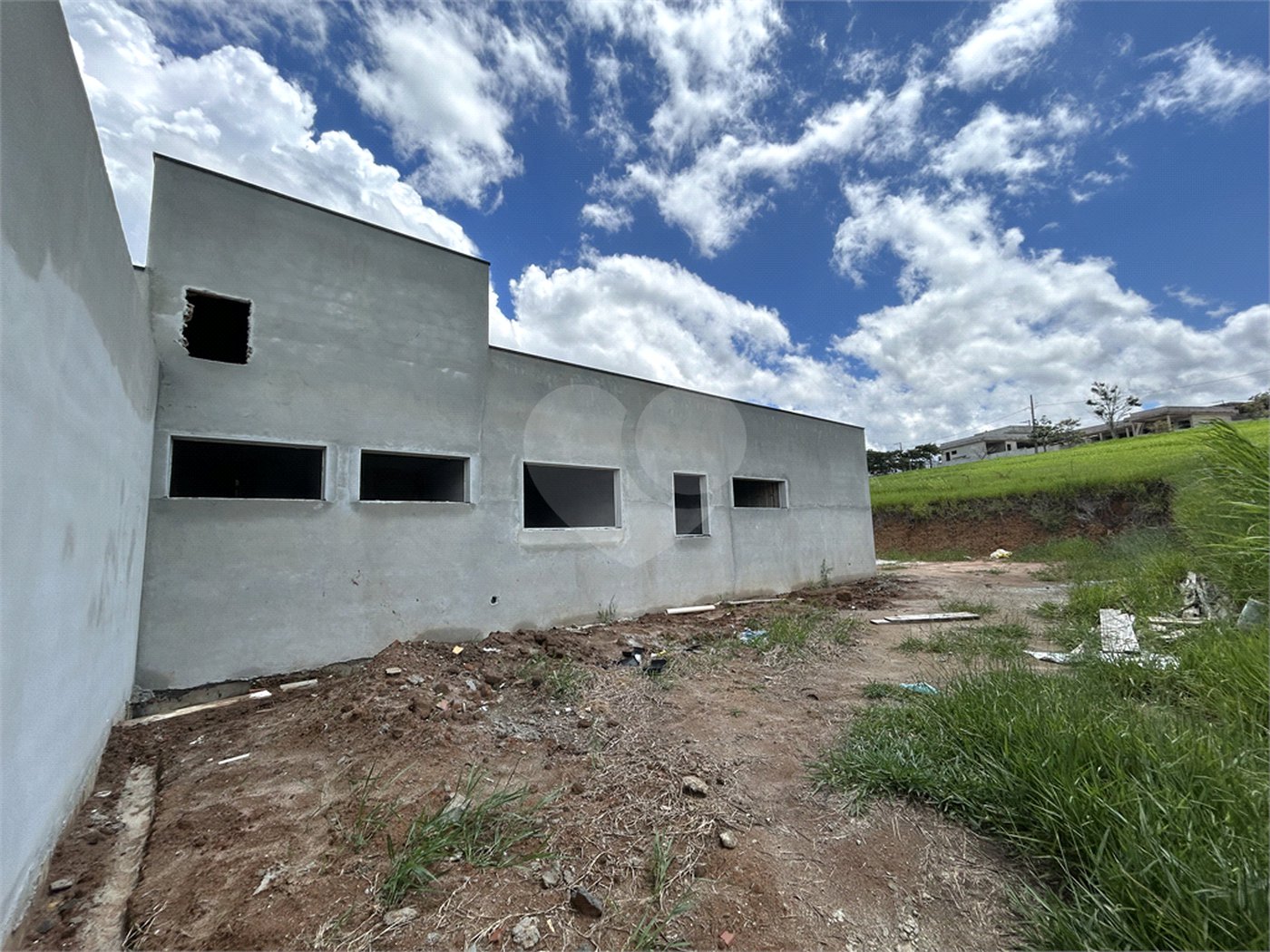 Casa à venda com 3 suítes no condomínio Residencial Jequitiba, Jacareí - SP