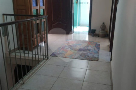 Casa à venda ou para alugar com 3 quartos, sendo 1 suíte, em Estação, São Roque, SP
