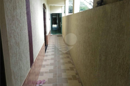 Sobrado à venda com 3 quartos, sendo 1 suíte,  em Jardim Santa Rita de Cássia, Suzano, SP