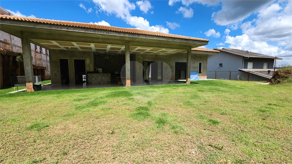 Casa à venda com 3 suítes no condomínio Residencial Jardim Primavera, Louveira - SP