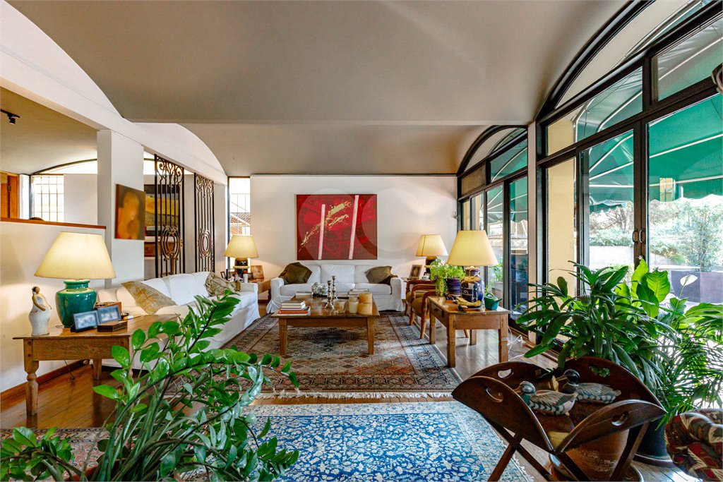 Casa à venda com 4 quartos, sendo 2 suítes, em Jardim Everest, São Paulo, SP