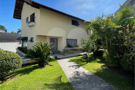 Casa à venda com 3 quartos, sendo 2 suítes,  em Vila Oliveira, Mogi das Cruzes, SP