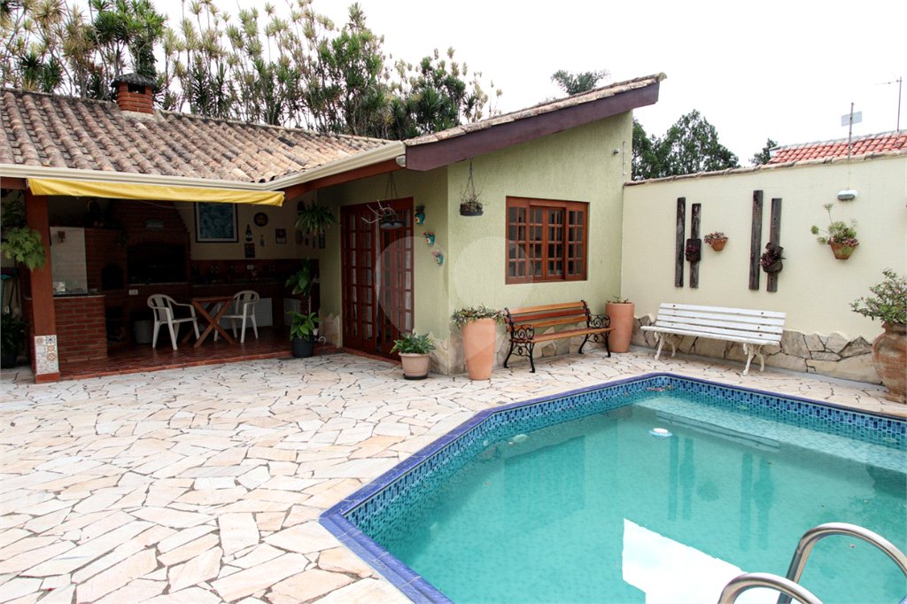 Casa à venda ou para alugar com 3 suítes em Vila Petrópolis, Atibaia, SP