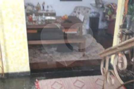 Sobrado à venda com 4 quartos, sendo 2 suítes, em Jardim Leonor, São Paulo, SP
