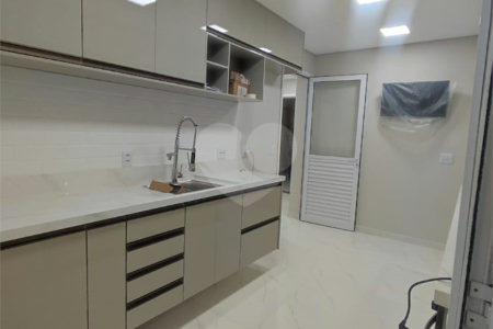 Apartamento à venda com 3 quartos, sendo 2 suítes,  em Jardim Arpoador, São Paulo, SP
