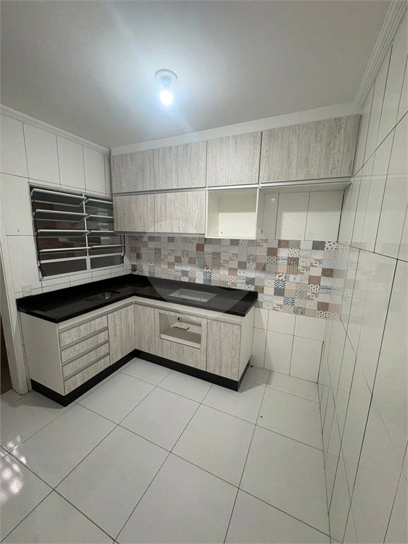 Casa à venda com 2 quartos no condomínio Carvalho Lagares, Poá - SP