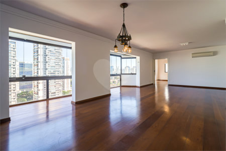 Apartamento à venda com 3 suítes em Cidade Monções, São Paulo, SP