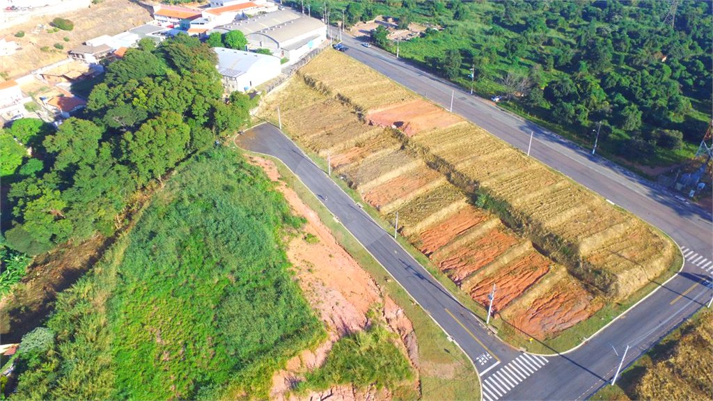 Terreno à venda no condomínio Comercial Independência, Vinhedo - SP