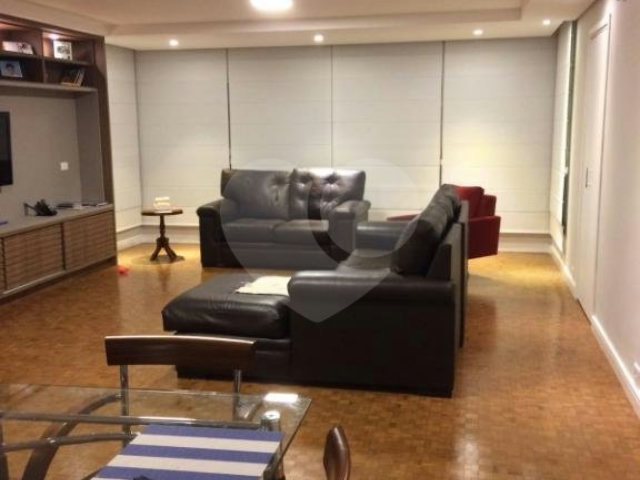 Apartamento à venda com 4 quartos, sendo 2 suítes,  em Jardim América, São Paulo, SP