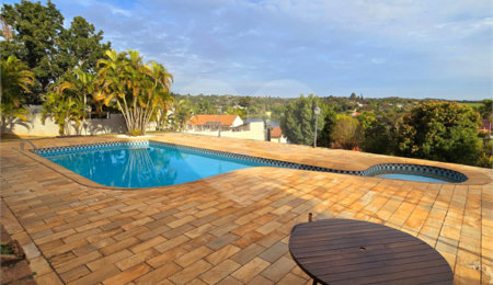 Casa à venda com 4 quartos, sendo 2 suítes,  no condomínio Residencial Vale das Laranjeiras, Indaiatuba - SP