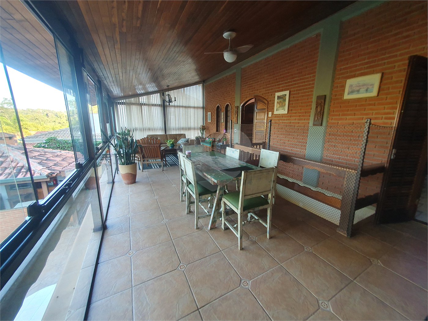Casa à venda com 4 quartos, sendo 2 suítes,  no condomínio Vinhas da Vista Alegre - Lado Café, Vinhedo - SP