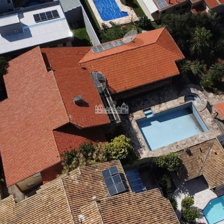 Casa à venda com 4 suítes em Vila Petrópolis, Atibaia, SP