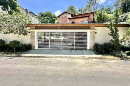 Casa à venda com 4 quartos, sendo 3 suítes, no condomínio Vilarejo, Carapicuíba - SP