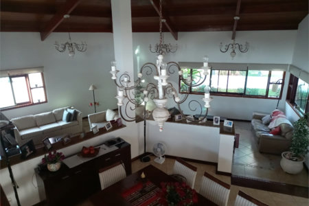 Casa à venda com 4 quartos, sendo 1 suíte, no condomínio Vale do Itamaracá, Valinhos - SP