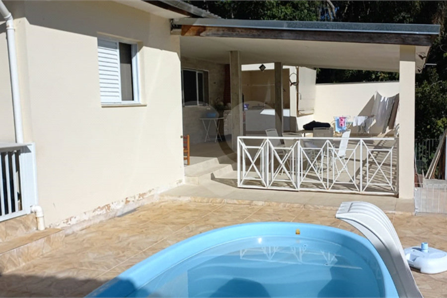Casa à venda com 3 quartos, sendo 1 suíte, no condomínio Sausalito, Mairiporã - SP