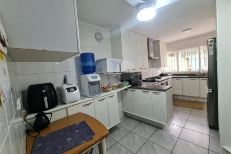 Casa Térrea à venda com 4 quartos, sendo 1 suíte, em Interlagos, São Paulo, SP