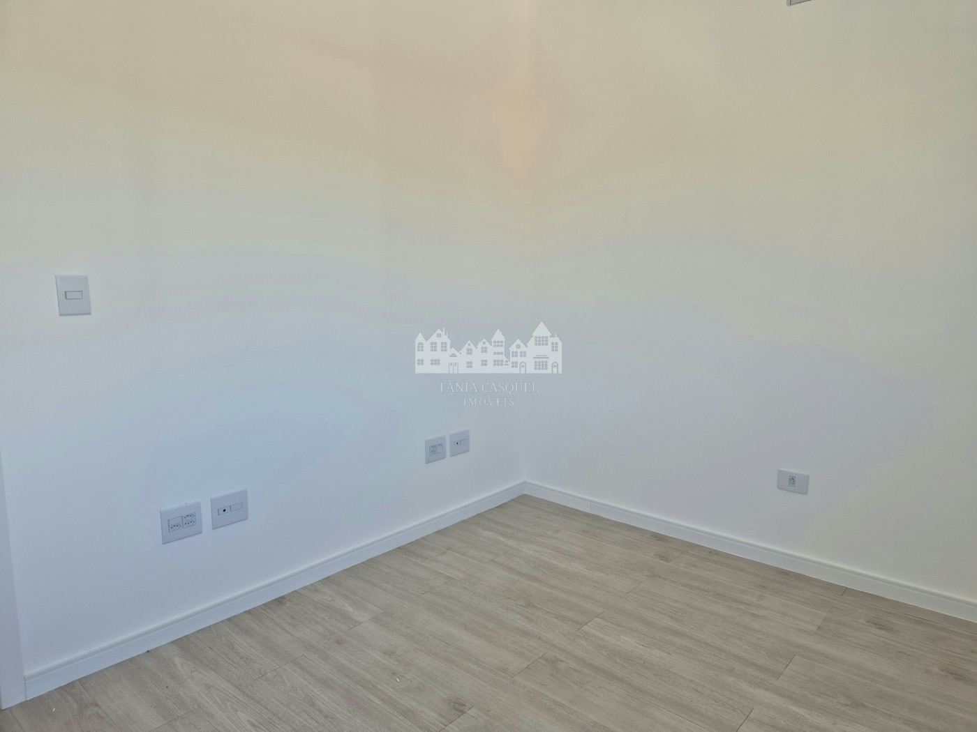 Casa à venda com 4 quartos, sendo 3 suítes, em Vila Petrópolis, Atibaia, SP