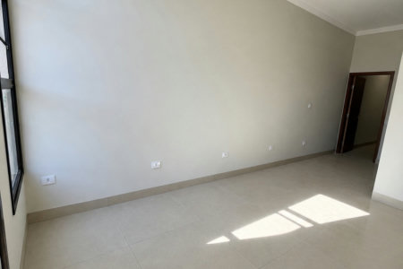 Casa à venda com 3 quartos, sendo 1 suíte,  em Parque Residencial Quinta da Lagoa, Três Lagoas, MS