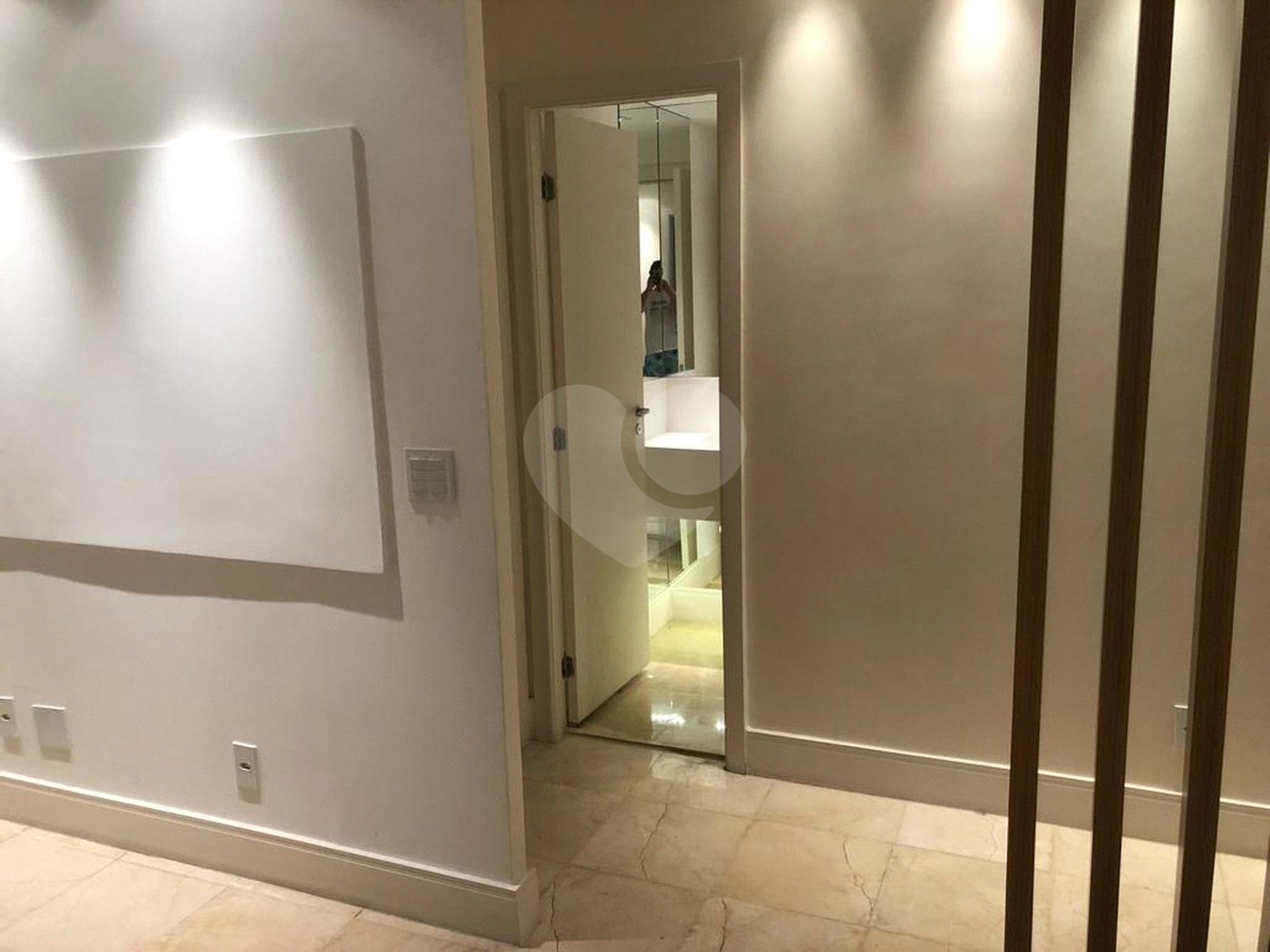 Apartamento à venda com 3 quartos, sendo 2 suítes,  em Paraíso do Morumbi, São Paulo, SP