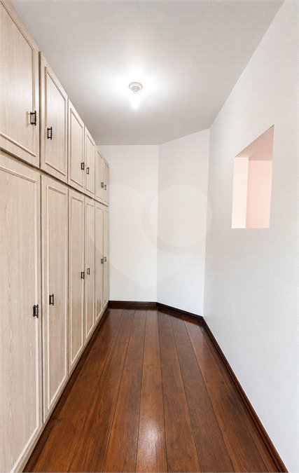 Sobrado à venda com 4 quartos, sendo 2 suítes, em Vila Pires, Santo André, SP