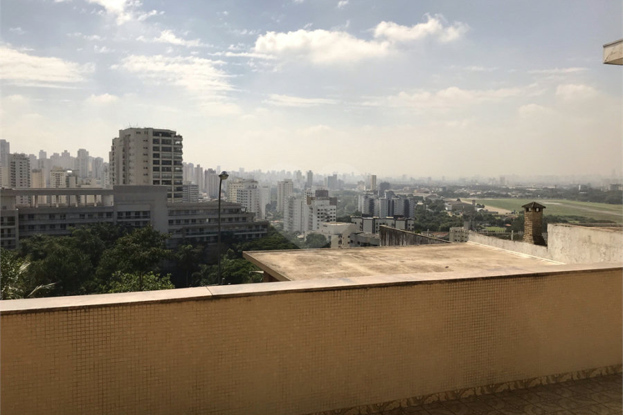 Sobrado à venda com 5 quartos, sendo 1 suíte, em Santana, São Paulo, SP