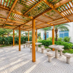 Apartamento de 106 m² no Auge Home Resort, porteira fechada, com 3 dormitórios, 1 suíte, varanda gourmet, 2 vagas, depósito e lazer completo.